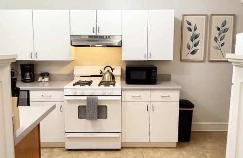 Skokie Apartamento | 1-Bedroom Pad | Cozy + All-Set