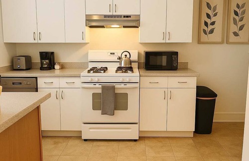 Skokie Apartamento | 1-Bedroom Pad | Cozy + All-Set
