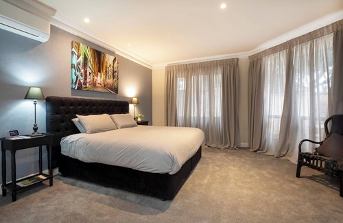 Stirling Cama Y Desayuno | 1 bedroom Pool Side Apartment