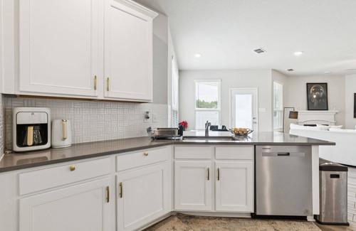 Lincoln Park Casa | 1-Bedroom Private Stay Ensuite +Extra Room Option.Cozy Hideaway No Shared Guests
