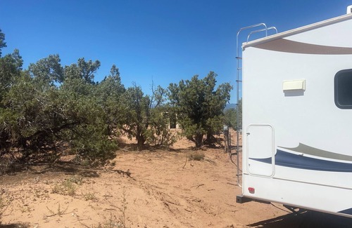 Roosevelt Casa | 1-bedroom RV in amazing Roosevelt with WiFi, AC can sleep 4 adults and one child