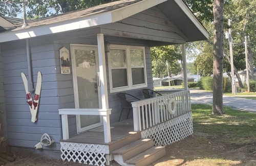 Grove Casa | 1 Bedroom/sleeper sofa/Large Bath sleep 5 close to Restaurants/ramps/gas/Walmart
