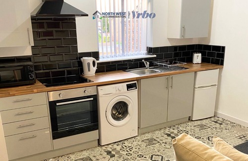 St Helens Apartamento | 1 Bedroom St Helens Apartment | Free WiFi | Fully Furnished