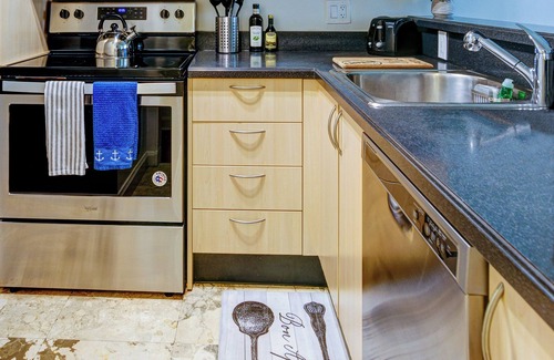 Coconut Grove Apartamento | 1 Bedroom Steps to Marina and CocoWalk