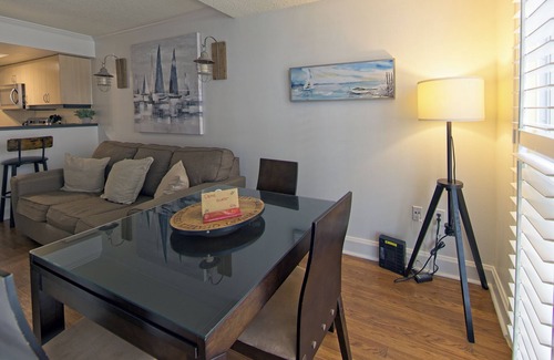 Coconut Grove Apartamento | 1 Bedroom Steps to Marina and CocoWalk