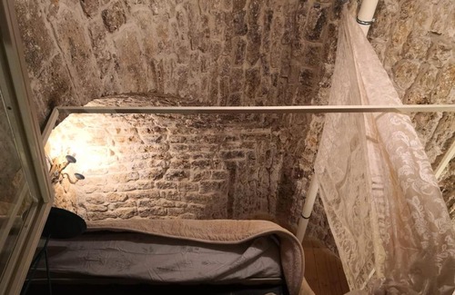 Batroun Apartamento | 1 bedroom studio double bed batroun old souk