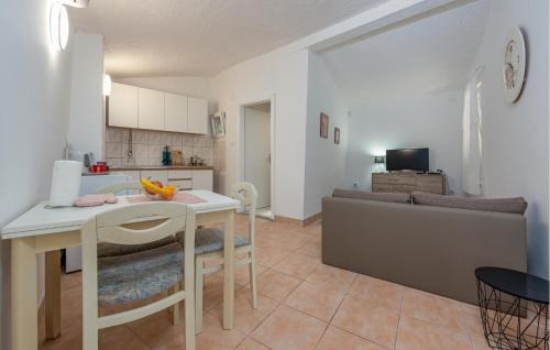 Potocnica Casa | 1 Bedroom Stunning Home In Potocnica