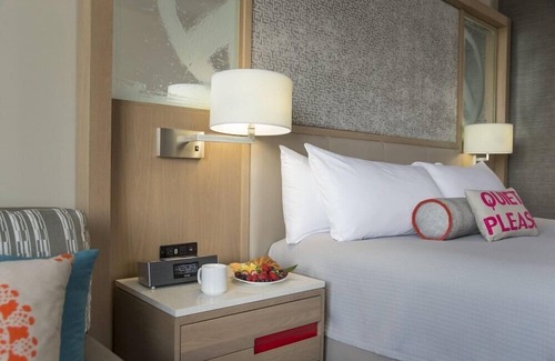 Florida Center Hotel | 1-Bedroom Suite at a 4⭐️ Hotel