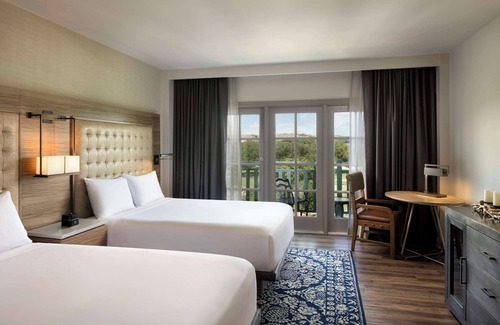West San Antonio Hotel | 1-Bedroom Suite at a 4⭐️ Hotel