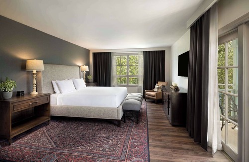West San Antonio Hotel | 1-Bedroom Suite at a 4⭐️ Hotel