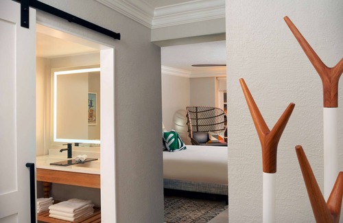 East Fort Lauderdale Hotel | 1-Bedroom Suite at a 4⭐️ Hotel