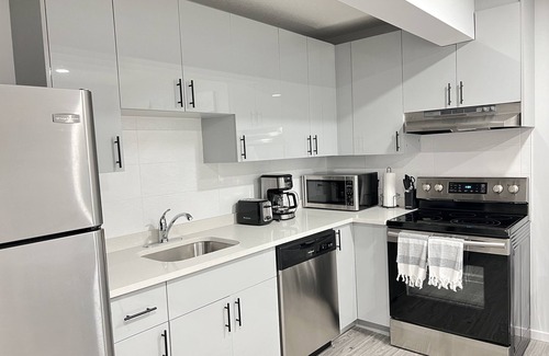 Southwest Edmonton Apartamento | 1 BEDROOM SUITE WITH PRIVATE ENTRANCE