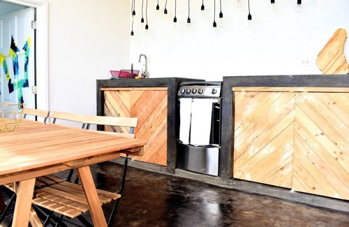 Maxwell Apartamento | 1 Bedroom Tiny House, Oceanview + Pool, Near Beach | @ Paradise Point Barbados