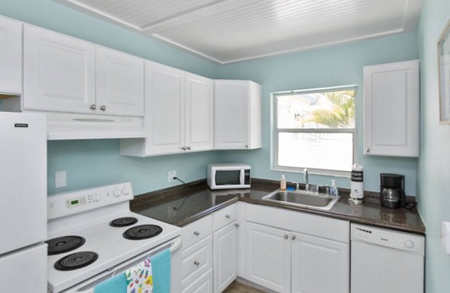 Pass-a-Grille Villa | 1 Bedroom Villa Steps from the Beach in Historic Beach Town