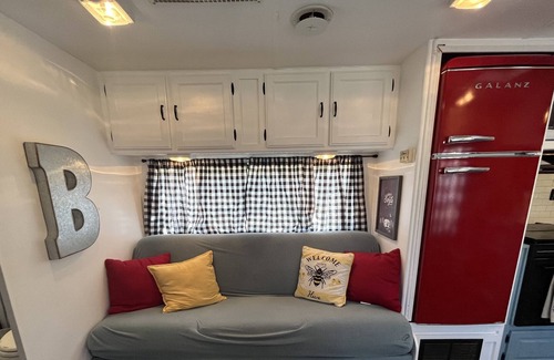 Norman Park Casa | 1 Bedroom Vintage Camper - Ruby