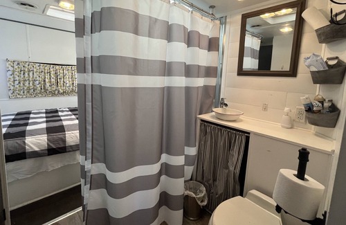 Norman Park Casa | 1 Bedroom Vintage Camper - Ruby