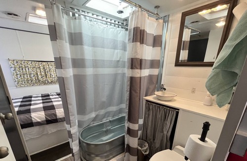 Norman Park Casa | 1 Bedroom Vintage Camper - Ruby