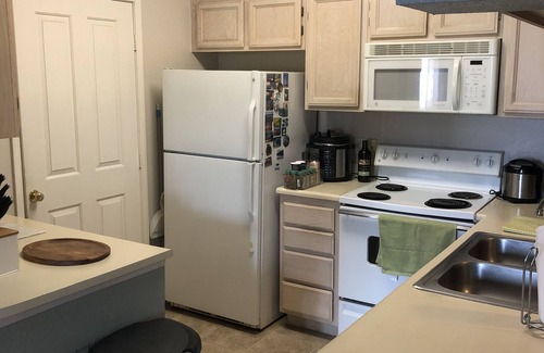 Aliso Viejo Apartamento | 1 bedroom w//private bath at 2 bed apt. Shared kitchen and livingroom