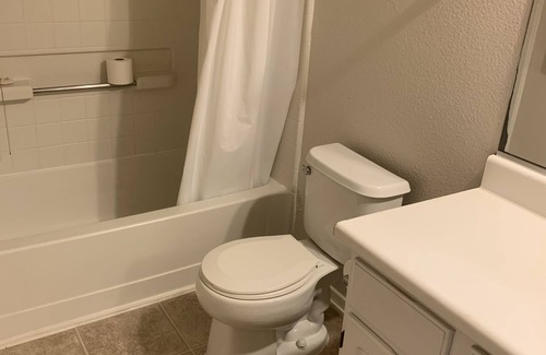 Aliso Viejo Apartamento | 1 bedroom w//private bath at 2 bed apt. Shared kitchen and livingroom