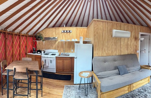 Winters Complejo | 1 Bedroom Yurt on Putah Creek-Heat/AC