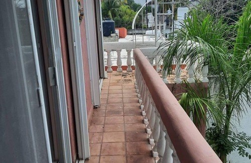 Colonia Andrés Casa | 1 Blk To Ocean 3 Blks To Entertainment, Restaurants & Bars