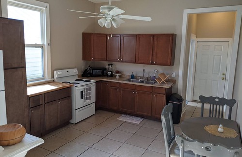 Fairgrounds Apartamento | 1 Block from Jazz Fest Entrance!