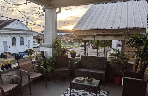 Fairgrounds Apartamento | 1 Block from Jazz Fest Entrance!