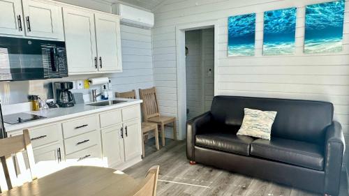Crystal Beach Casa | 1 Block to Beach -Brand New Modern Tiny Home