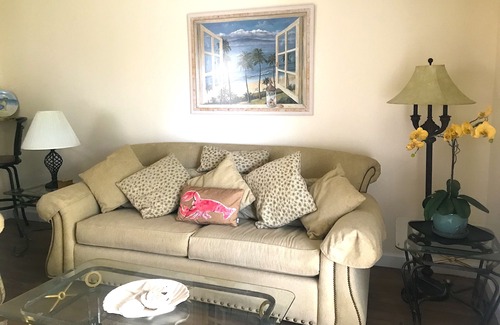 Holmes Beach Casa | 1 Block To Beach! Convenient, Modern, Comfortable, Clean.