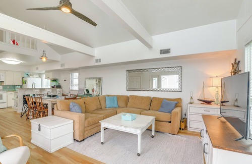 Pirates Beach Casa | 1 Block to Beach: Family Retreat in Galveston!