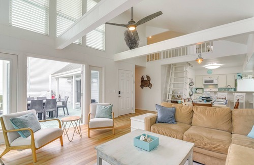 Pirates Beach Casa | 1 Block to Beach: Family Retreat in Galveston!