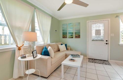 Galveston Casa | 1 Block to Beach Galveston Coastal Cottage