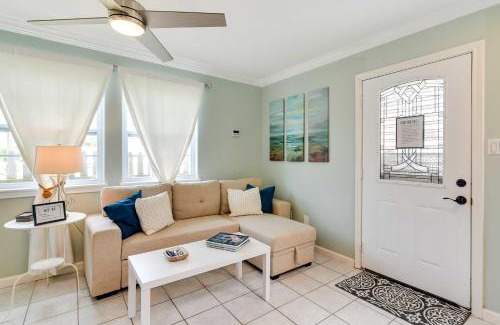 Galveston Casa | 1 Block to Beach Galveston Coastal Cottage