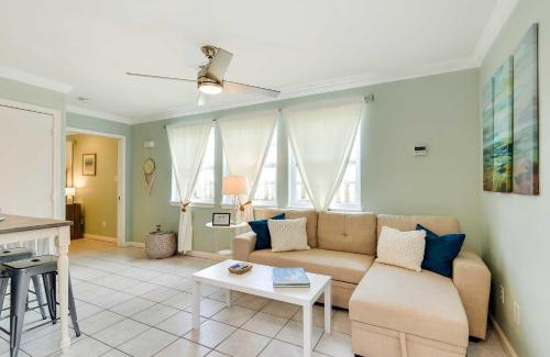 Galveston Casa | 1 Block to Beach Galveston Coastal Cottage