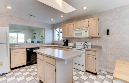 Croatan Beach Casa | 1 cuadra de la playa! Encantador y espacioso! 4 BR / 3. 5BA Virginia Beach Vacation Home