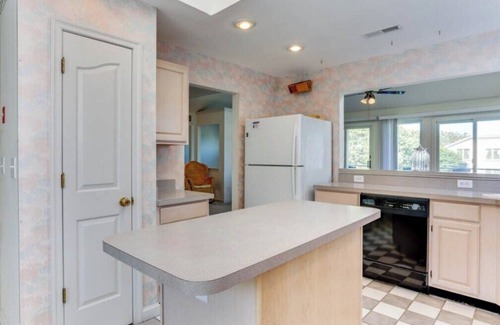 Croatan Beach Casa | 1 cuadra de la playa! Encantador y espacioso! 4 BR / 3. 5BA Virginia Beach Vacation Home