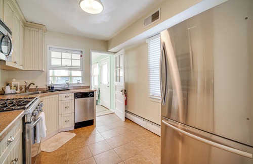 Brigantine Casa | 1 Block to Brigantine Beach: Breezy Home w/ Patio!
