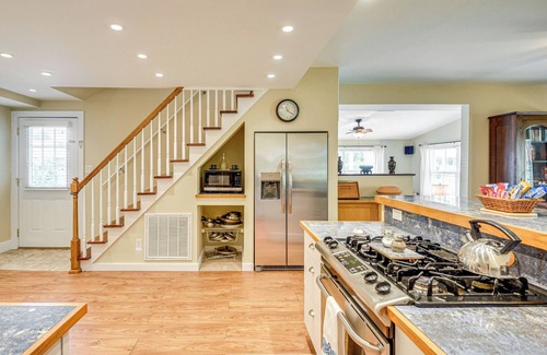 Crescent City Casa | 1 Block to Crescent Lake: Charming Home w/Porch!