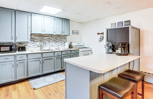 Beulah Apartamento | 1 Block to Crystal Lake: Downtown Beulah Apt!