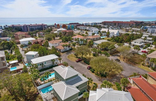 Emerald Waters Village Casa | 1 block to PRIVATE deeded beach!!! Spacious 3 bedroom.3.5 bath - Gated Community