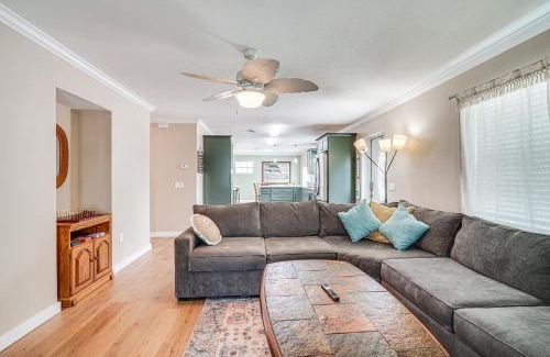 Mid Island Casa | 1 Block to Shore Fort Myers Beach Retreat