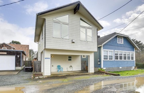 Rockaway Beach Casa | 1 Block to Twin Rocks Beach Pet-Friendly Cottage