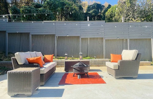 Old Fort Casa | 1 block walk to downtown and breweries, and bike right to the trails!
