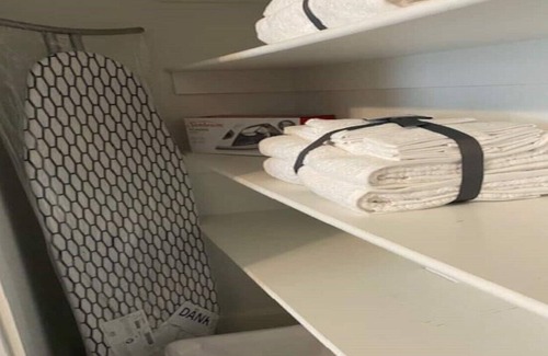 Bentonville Apartamento | 1 BR,1BA room with private entrance $25 cleaning fee!