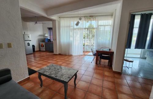 Lázaro Cárdenas Apartamento | 1 BR APT with AC , TV , wi-fi near DT and beach
