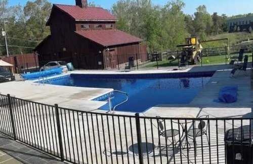 Stafford Casa | 1 BR barn with custom game room and amazing outdoor space! Swimming pool!