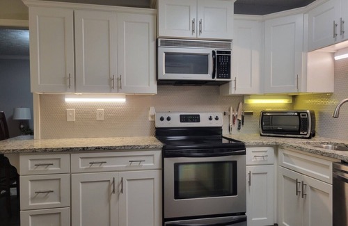 Athens Condominio | 1 BR Condo - Ubicación, ubicación, ubicación! Fácil paseo al campus y estadio!