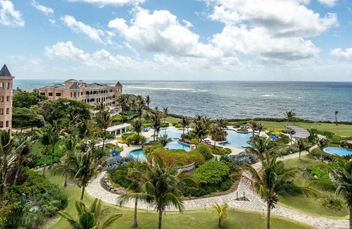 Ragged Point Complejo | 1 br Deluxe Penthouse with pool roof deck-Residences in the park