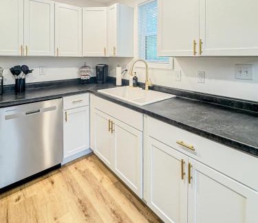 Evansville Casa | 1 BR Fire Pit BBQ Retreat