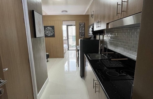 Pio del Pilar Condominio | 1 BR Fully Furnished Condo in Makati with Pool and Parking - Red Residences 1131